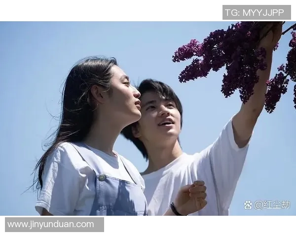 足球明星的另一半是谁揭秘她们的爱情故事与幸福瞬间